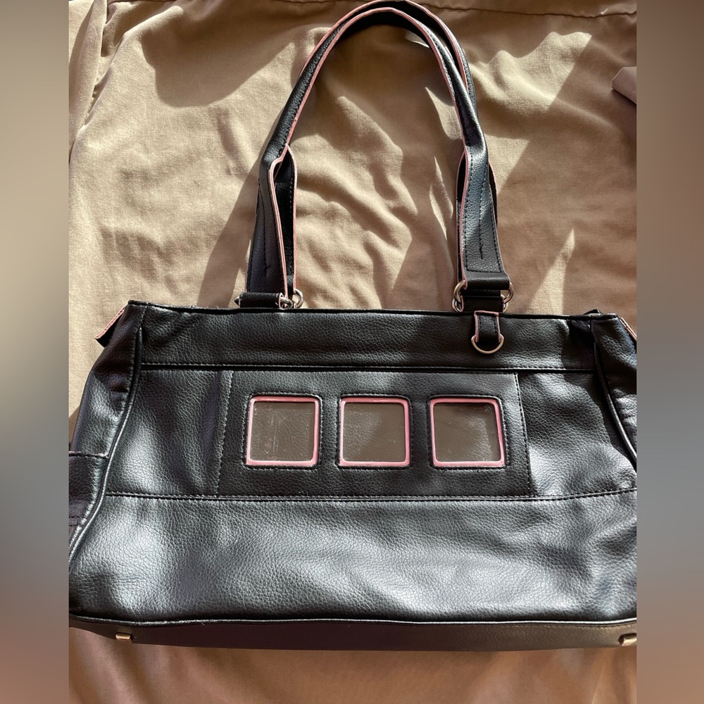 Bijou! Beautiful black leather handbag with pink accents
